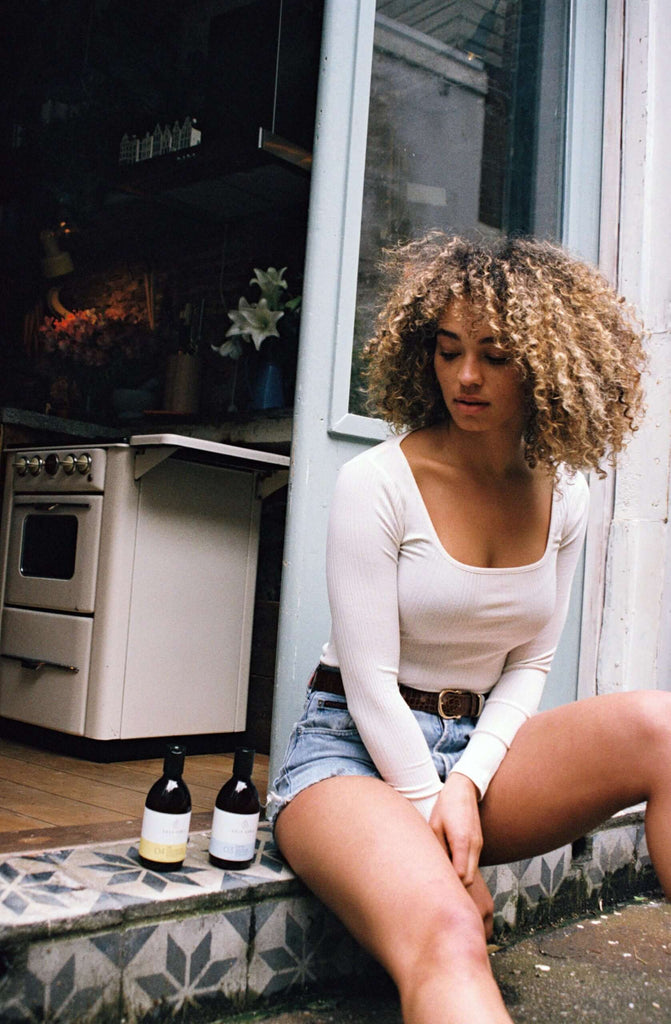 Don’t Let Air Pollution Damage Your Hair! 5 Ways to Protect Your Curls